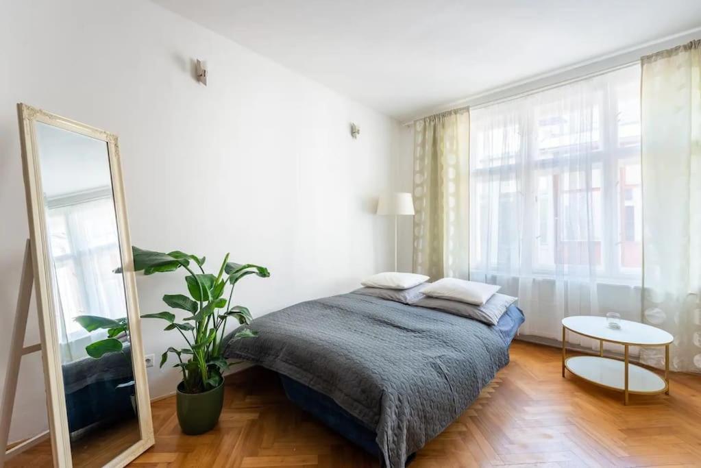 2 Bedrooms Apt Near Wenceslas Sq Praga Esterno foto